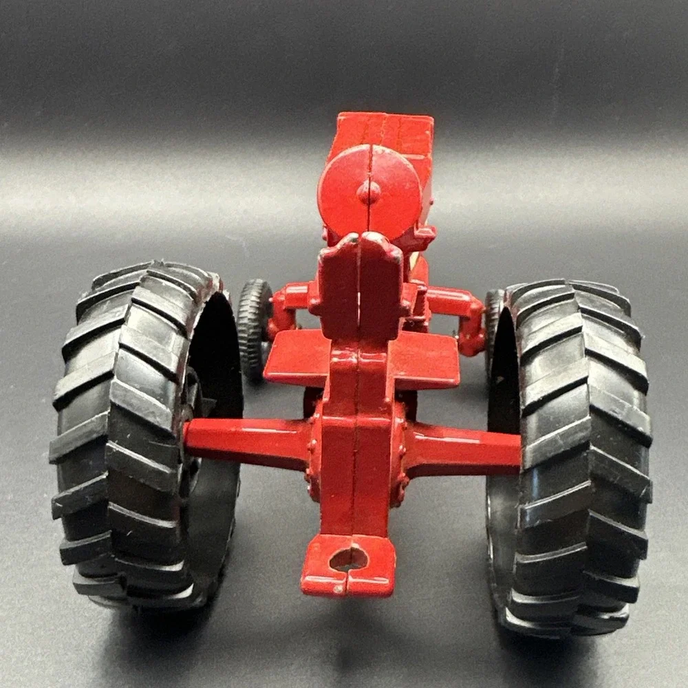 Ertl Red International Harvester IH Tractor Vintage Collectible‎ 5 Inches Long